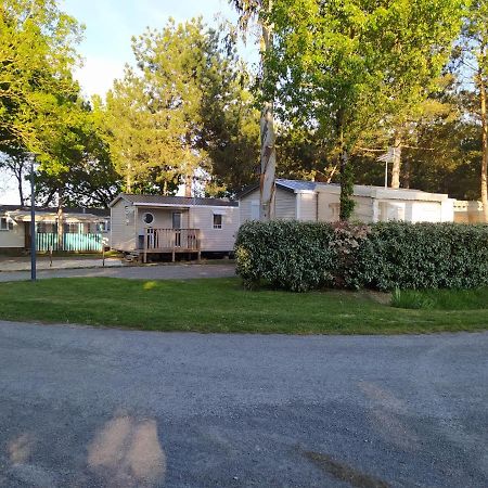 Отель Camping Les Peupliers Saint-Pere-en-Retz Экстерьер фото