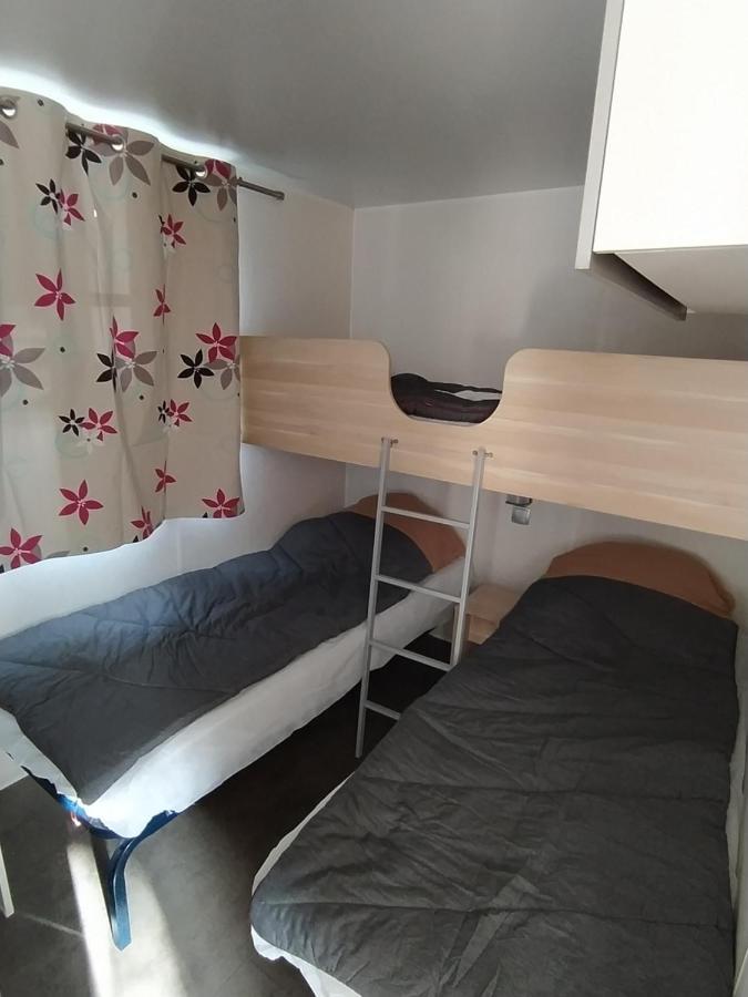 Отель Camping Les Peupliers Saint-Pere-en-Retz Экстерьер фото