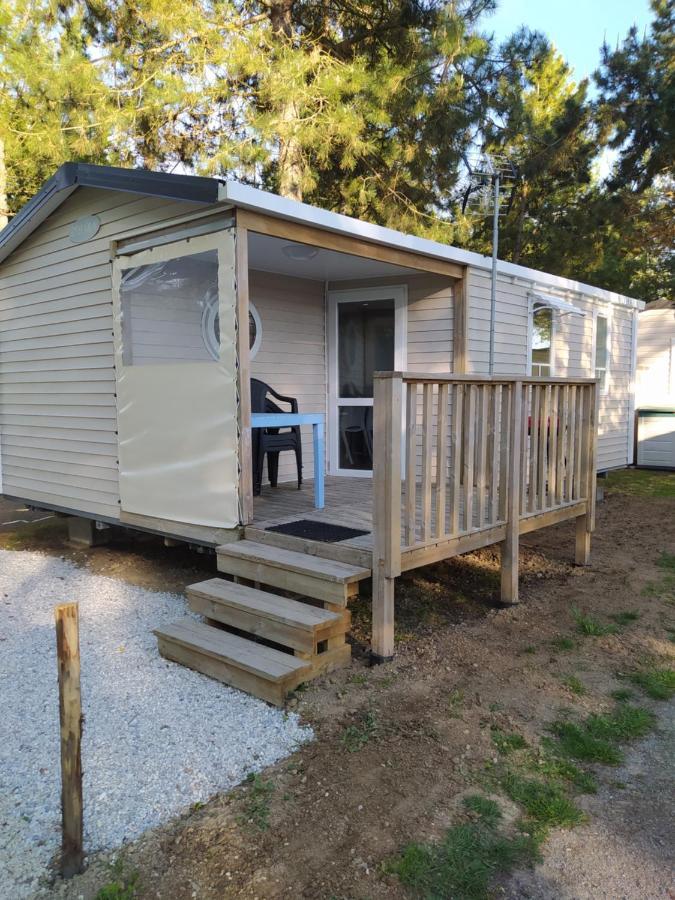 Отель Camping Les Peupliers Saint-Pere-en-Retz Экстерьер фото